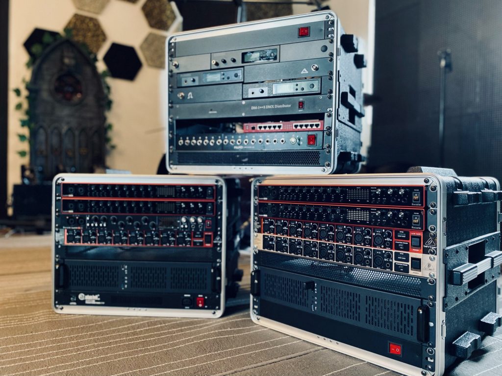 Sistema de dos racks gemelos y un rack de control